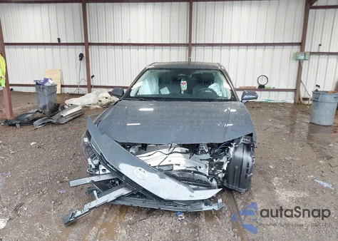 2025 Toyota Camry Le from USA, damaged, VIN 4T1DAACK2SU166612